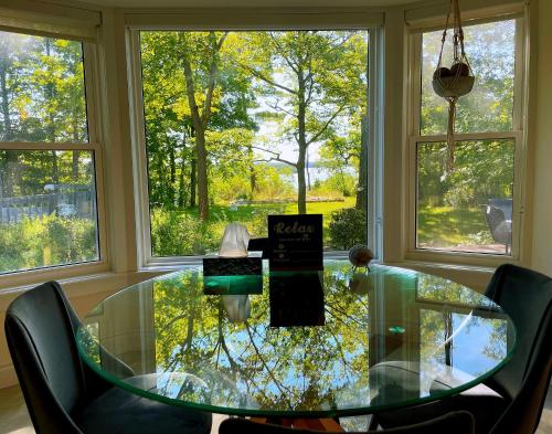 Lakeview Cottage with Private Swimming Pool in Trent Lakes