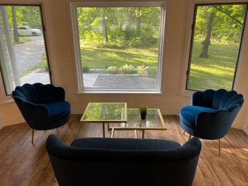 Lakeview Cottage with Private Swimming Pool in Trent Lakes