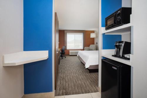 Holiday Inn Express Hotel & Suites Tucson an IHG Hotel - image 6
