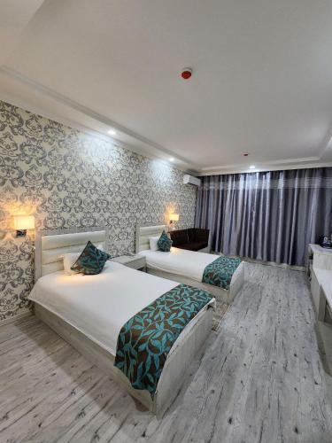 Summer Hotel
