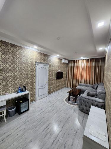 Summer Hotel – Toshkent, NY