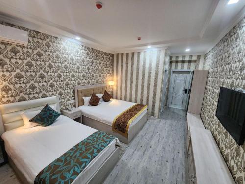 Summer Hotel – Toshkent, NY