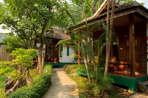 Exterior view, Mad Monkey Pai in Thung Yao