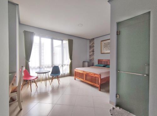 Urbanest Inn House TB Simatupang in Mampang