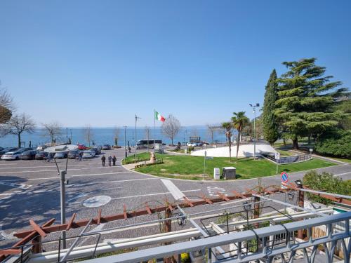 Camera doppia, vista sul lago, balcone