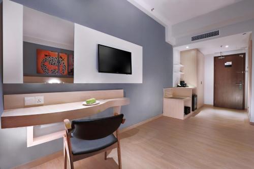 Family Room image 3