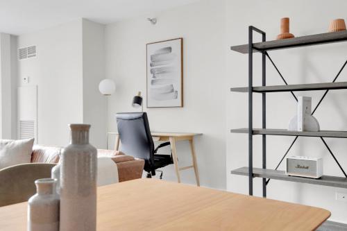 Streeterville 2BR w Deck Gym nr Beach Park CHI-589 detail