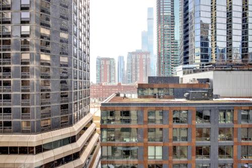 Streeterville 2BR w Deck Gym nr Beach Park CHI-589 detail