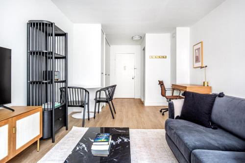 Murray Hill 1BR w Doorman Gym Pool Parking NYC-583 in New York, USA