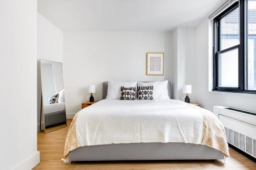 Murray Hill 1BR w Doorman Gym Pool Parking NYC-583 in New York, USA