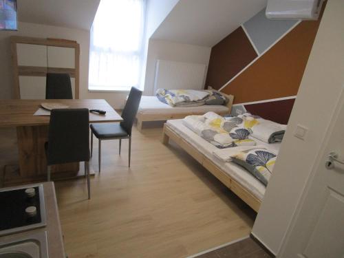 3 twin beds