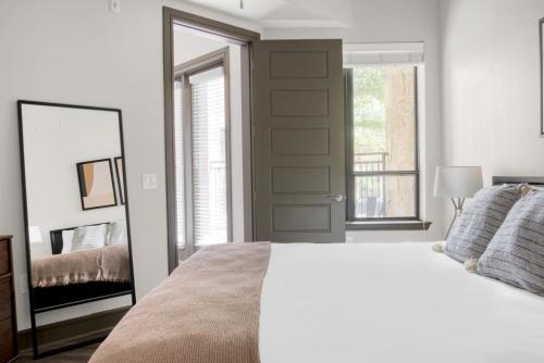 Domain 2br w gym pool wd nr Q2 Stadium ATX-47 in Austin, USA