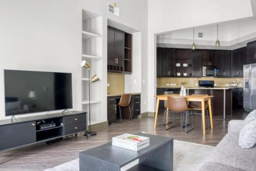 Domain 2br w gym pool wd nr Q2 Stadium ATX-47 in Austin, USA