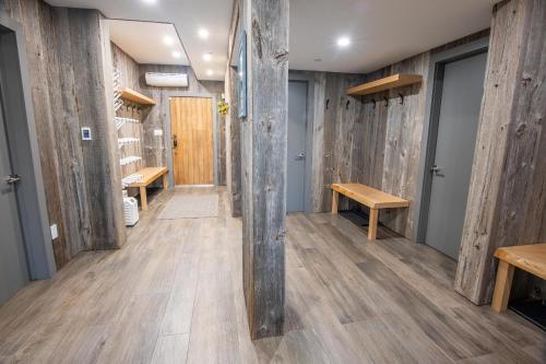 Pinnacle Ridge 23 - Ski In Ski Out, Newly Renovated, Private Hot Tub, Gas Fireplace, Whistler (foto 4)
