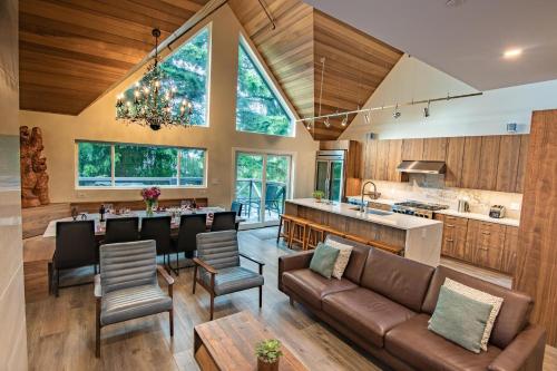 Pinnacle Ridge 23 - Ski In Ski Out, Newly Renovated, Private Hot Tub, Gas Fireplace, Whistler (foto 9)