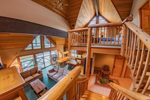 Pinnacle Ridge 38 - 5 Steps Away From The Ski Run, Wood Fireplace in Whistler, Canada