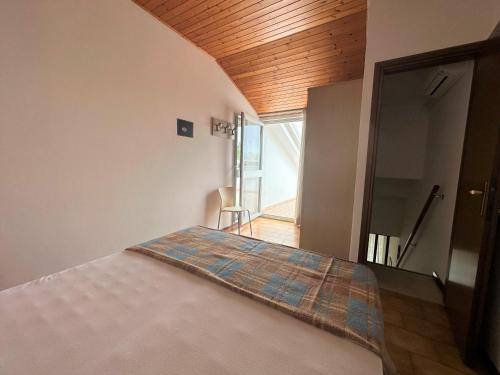 1 queen bed, 1 sofa bed