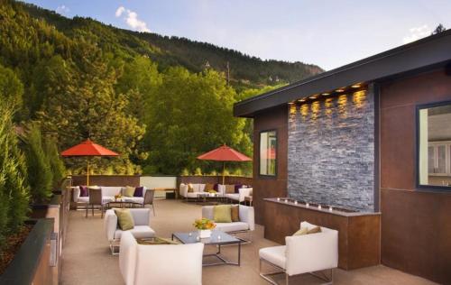 Luxury 2 Bedroom Downtown Aspen Vacation Rental With Access To A Heated Pool, Hot Tubs, Game Room And Spa