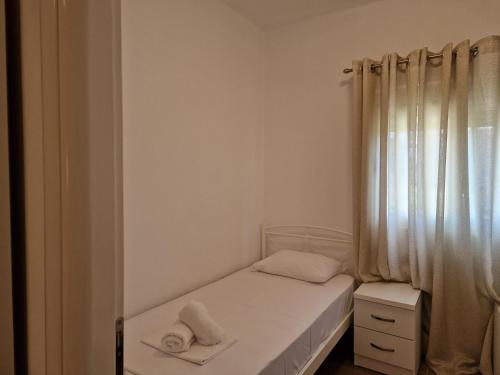 Hotel Queen Margaret Seaside – Ksamil, CA