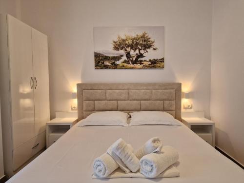 Hotel Queen Margaret Seaside – Ksamil, CA