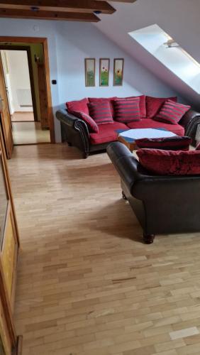 2 bedrooms, 4 beds