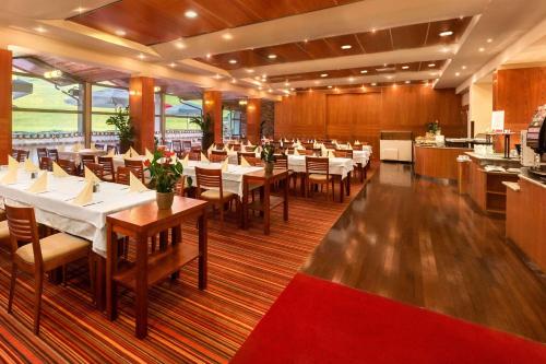 Restaurang, Ramada Resort by Wyndham Kranjska Gora in Kranjska Gora City Center
