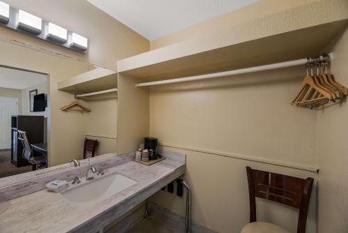 Rodeway Inn Flagstaff-Downtown - image 7