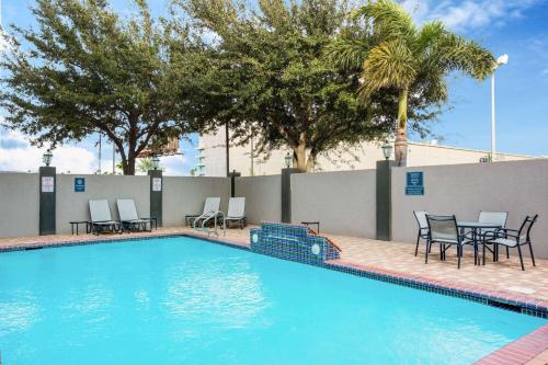 La Quinta Inn & Suites by Wyndham Mission At West Mcallen