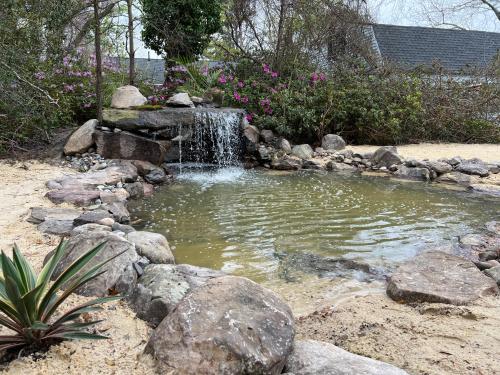 Grotto Waterfall Bethel Oasis 5 bedroom House with 2 masters in Hampton, USA