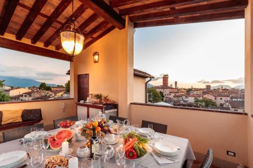 The Park View 4 Bedrooms Apartment with Terrace and Elevator inside the Walls of Lucca - image 2