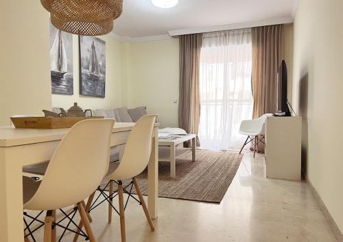 Apartamento con terraza en primera línea de playa by ISA Hoteles