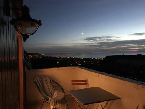 Балкон, La terrasse vue mer à 5 min de la plage (La terrasse vue mer a 5 min de la plage) in Блонвіль-Сюр-Мер