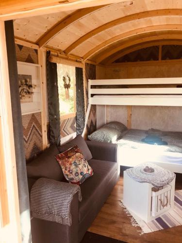 Relax in the unique and cosy Off-grid Eco Shepherd's hut Between Heaven and Earth