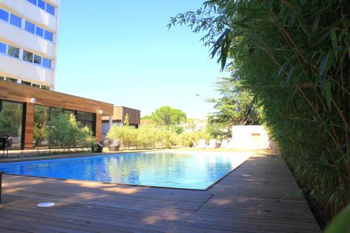 HÔTEL C SUITES chambres spacieuses - Hôtel - Nîmes