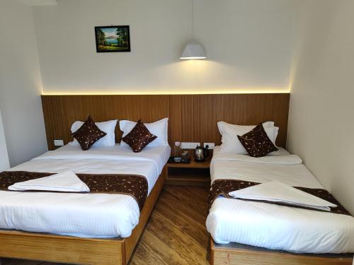 1 king bed, 1 twin bed