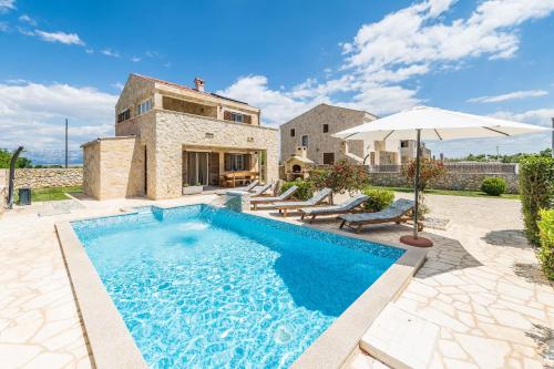 Villa Karin with heated pool