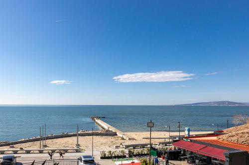 Supreme Beach Apartments - image 2