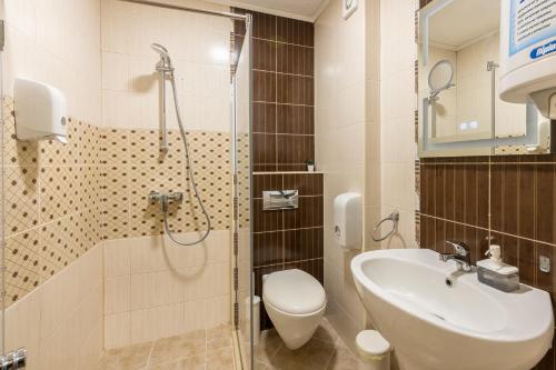 Supreme Beach Apartments - image 11