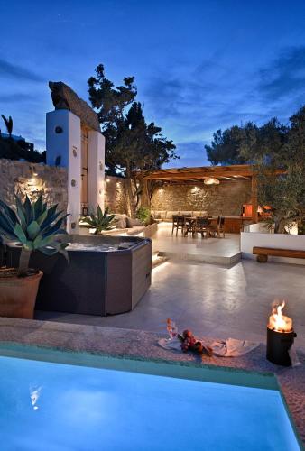Three-Bedroom Villa image 4