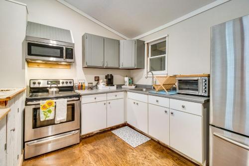 Arkansas Vacation Rental Less Than 1 Mi to Norfork Lake in Mountain Home, USA
