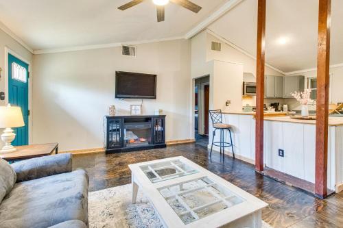 Arkansas Vacation Rental Less Than 1 Mi to Norfork Lake in Mountain Home, USA