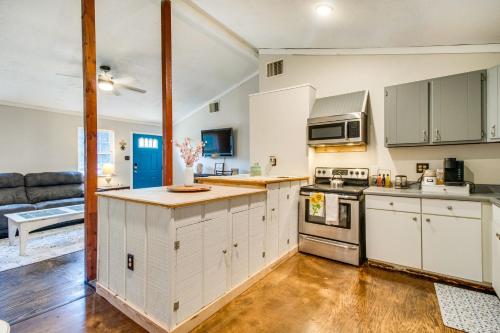 Arkansas Vacation Rental Less Than 1 Mi to Norfork Lake in Mountain Home, USA