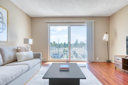 Mar Vista 1BR w Courtyard BBQ nr shops LAX-690