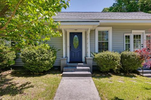 Quaint Anderson Home with Sunroom, Walk To Downtown! in Anderson, USA