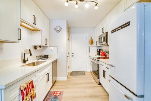 Central Henderson Retreat Near Dining and Lake Mead!, Las Vegas (photo 2)