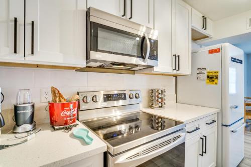 Central Henderson Retreat Near Dining and Lake Mead!, Las Vegas (photo 9)