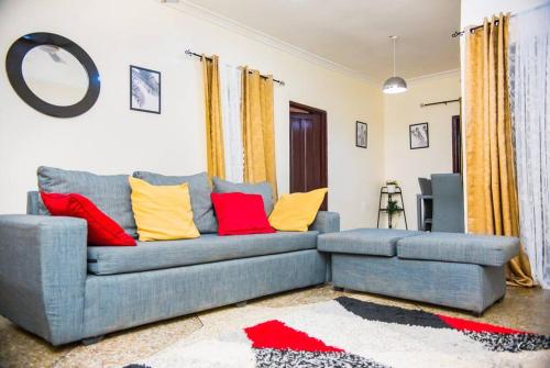 Beautiful Suburban 3 bedroom house, 30 mins from airport