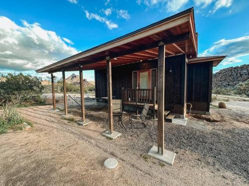 B&B Yucca - Luxury in the Desert: Off-Grid Tiny Home Retreat - Bed and Breakfast Yucca