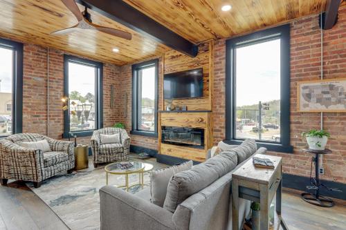 Luxurious Downtown Murphy Vacation Rental Loft! in Murphy, USA