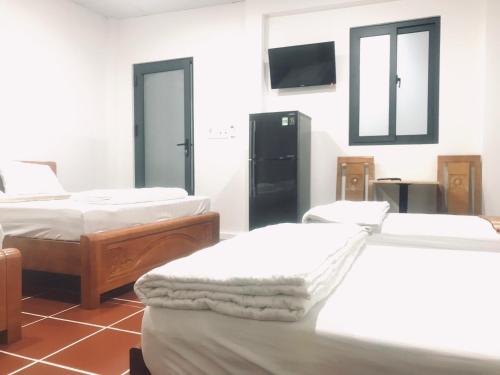 2 queen beds, 2 twin beds
